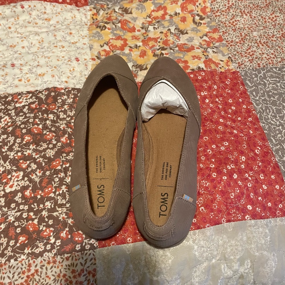 Toms Brown Suede Flats Versatile Comfort